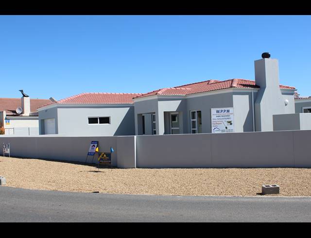 3 BEDROOM FREESTANDING FOR SALE IN PORT OWEN
